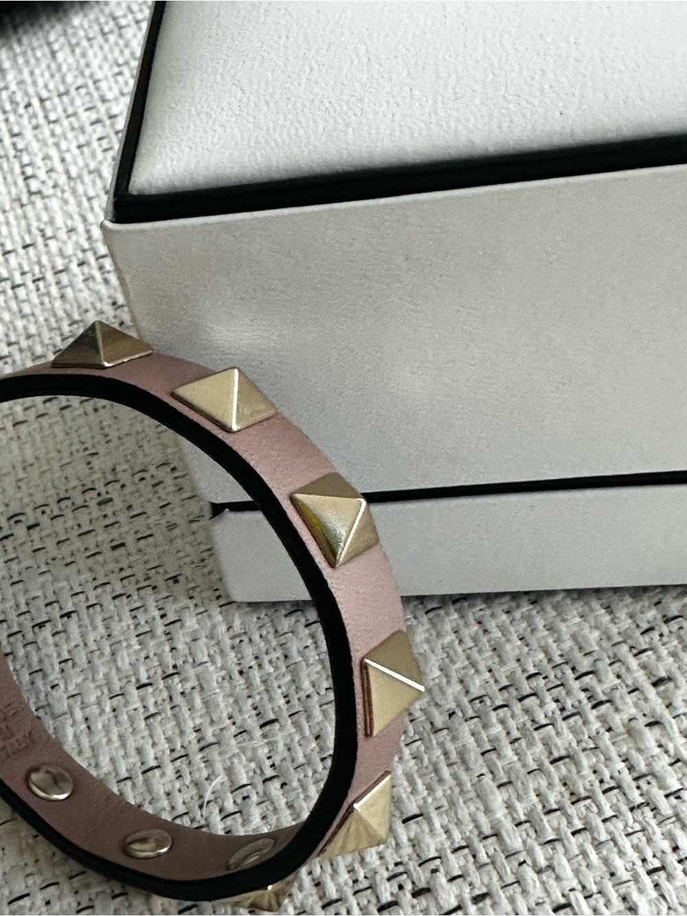 Valentino Garavani rockstud bracelet in Poudre in gold tone studded - Picture 4 of 11